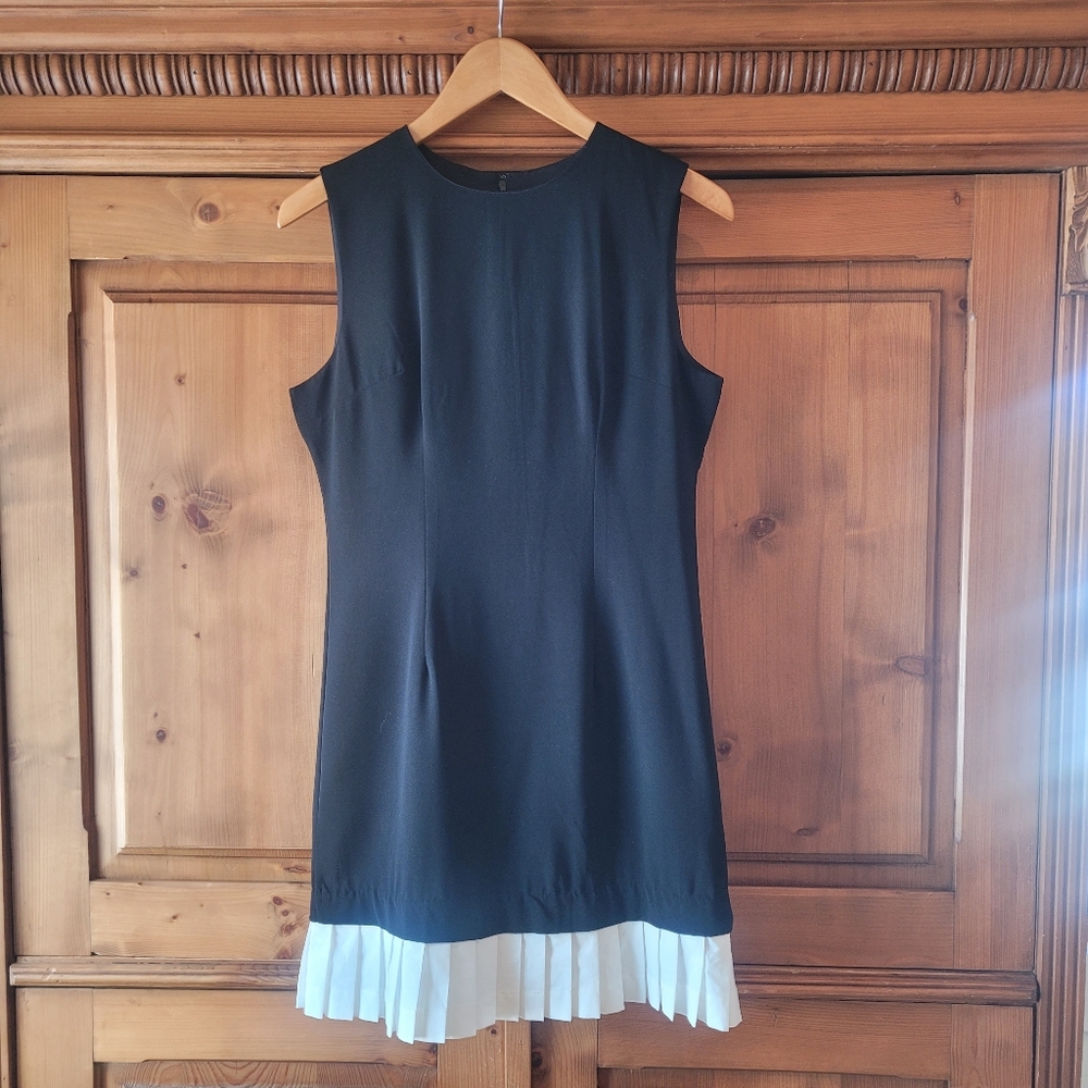 Lea & Viola Sleeveless Little Black Shift Above the Knee Dress. Size M - Picture 2 of 9